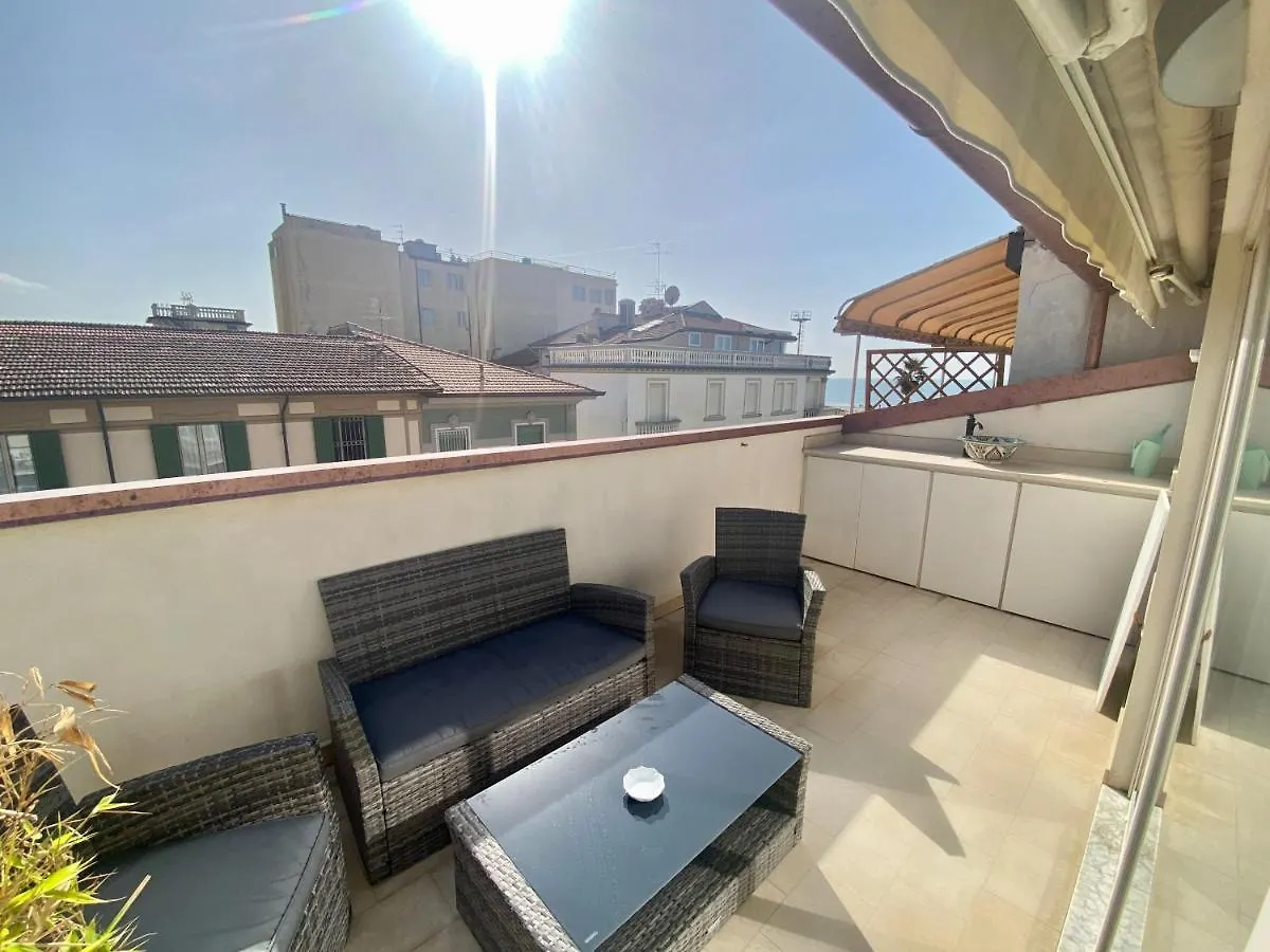 Front Beach Apartments - Attic Viareggio