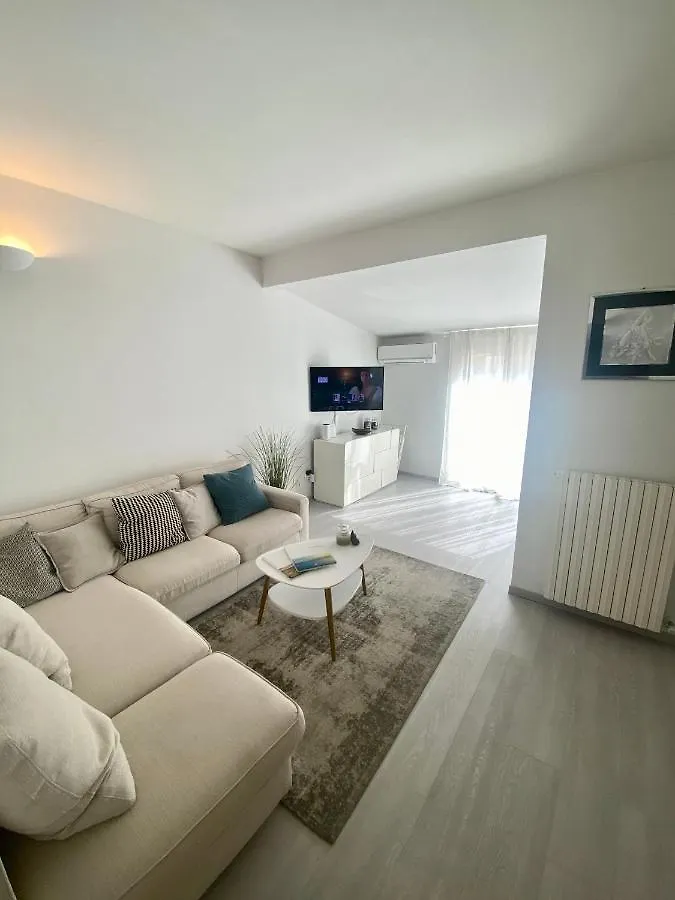 Front Beach Apartments - Attic Viareggio