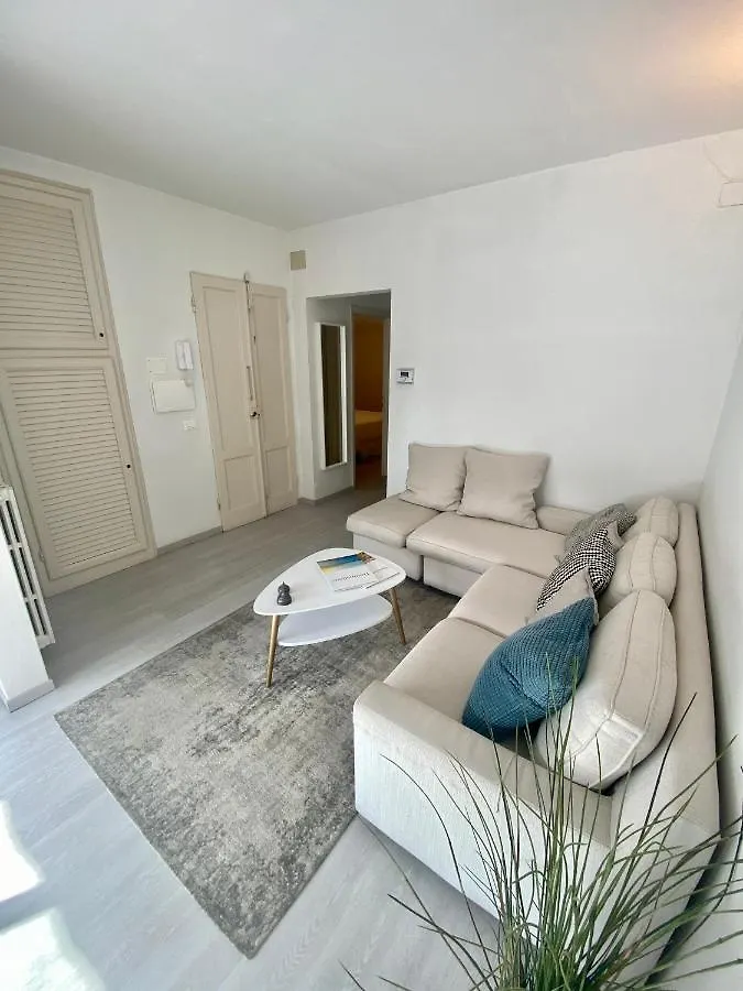 Front Beach Apartments - Attic Viareggio Italy