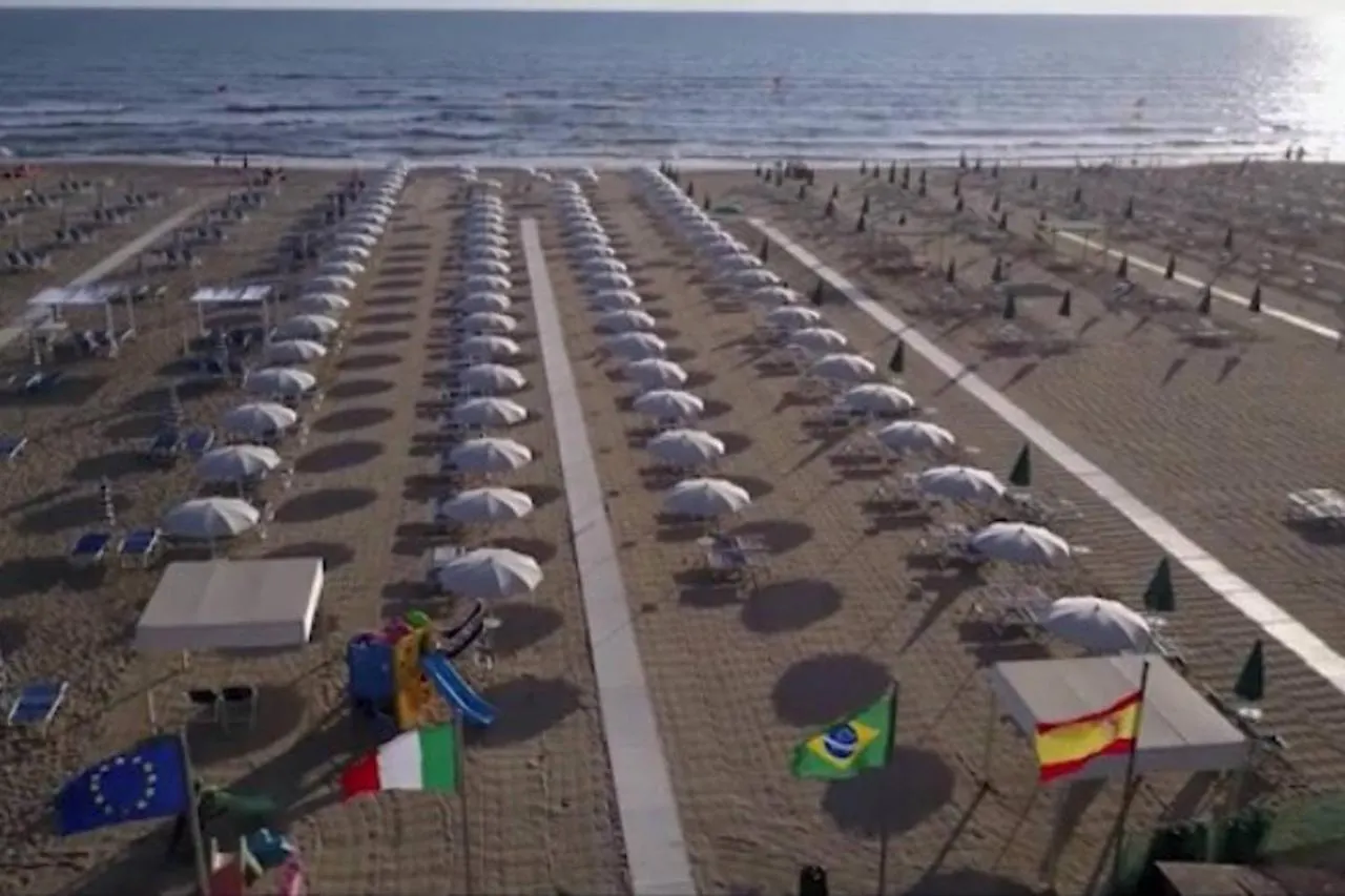 Front Beach Apartments - Attic Viareggio Italy